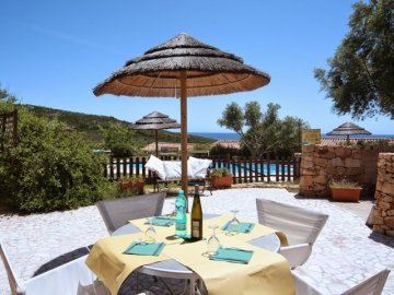vakantiehuisjes-sardinie-san-teodoro-baia-salinedda (1).jpg