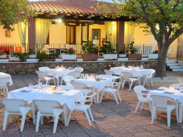 hotel-village-fior-di-sardegna-posada-sardinie (8).jpg