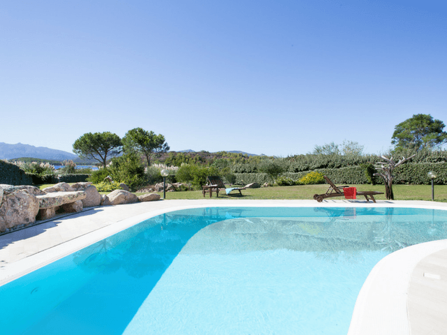 vakantiehuis met zwembad op sardinie - villa capo coda cavallo (23).png