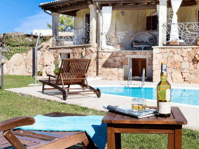 vakantiehuis met zwembad op sardinie - villa capo coda cavallo (28).png