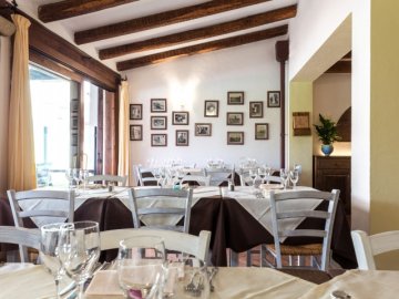 la funtana restaurant binnen 4.jpg