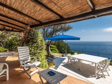 luxe huis sardinie met zeezicht en zwembad (33).png