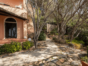 luxe huis sardinie met zeezicht en zwembad (37).png