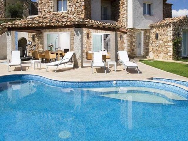 Villa in Villas Resort - Luxe vakantiehuizen met zwembad in Costa Rey - Sardinie (15)